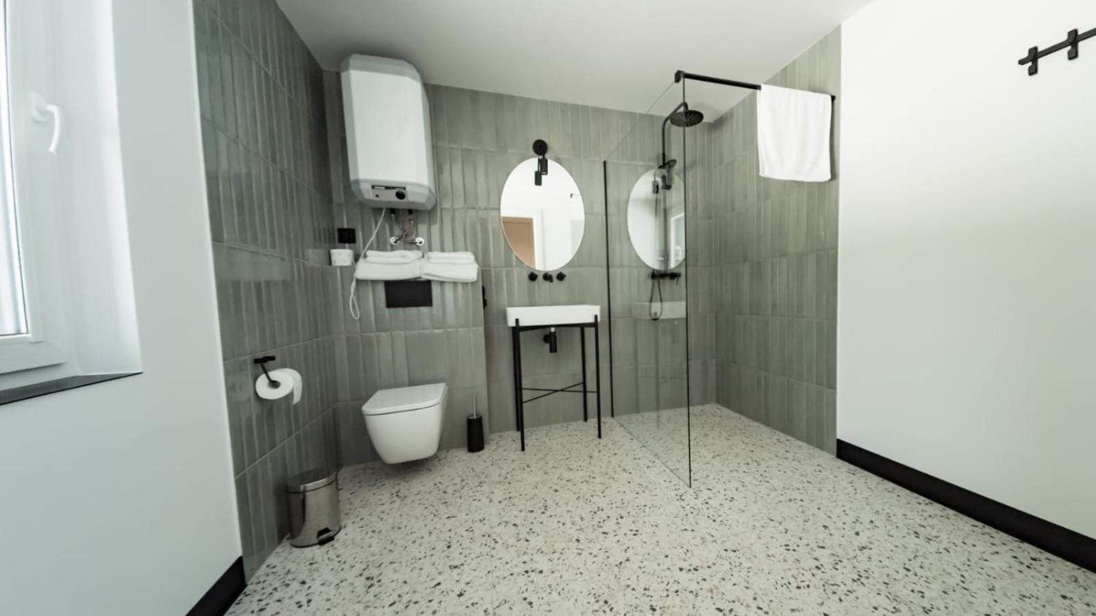 Apartment Abcd *